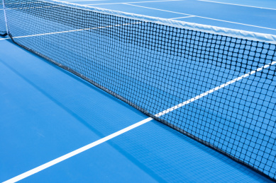 空旷无人的网球场