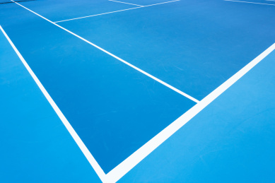 空旷无人的网球场