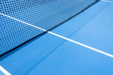 空旷无人的网球场