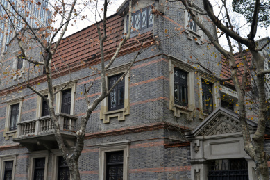 上海石库门老街区弄堂的老房子