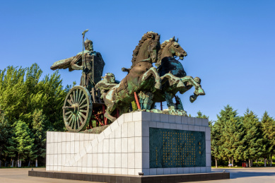 中国辽宁沈阳沈河区五里河公园秦开雕像