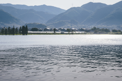 浙江省宁波市余姚梁弄镇四明湖风光