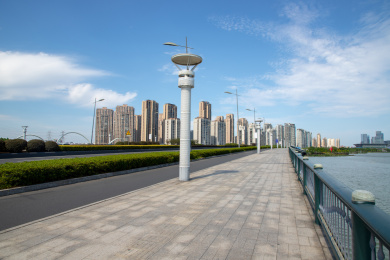 中国苏州市园区环金鸡湖步行街风景