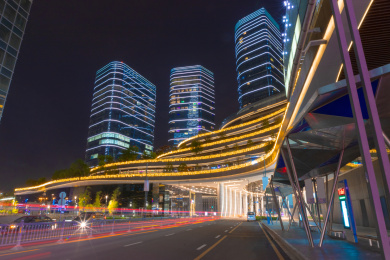 中国苏州市湖东cbd苏州中心夜晚美丽的霓虹灯光
