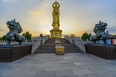 中国广州市番禺区莲花山风景区佛教观音像建筑