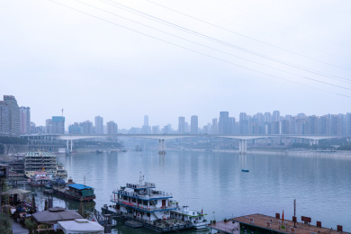 重庆市渝中区眺望江北区嘉陵江边景色