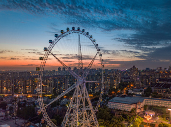 上海锦江乐园摩天轮日落美景