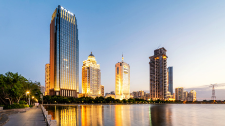 福建厦门筼筜湖畔禹州广场的夜色