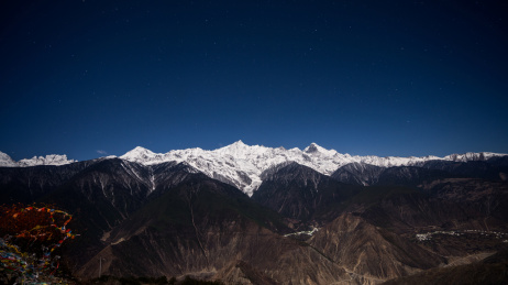 中国云南省梅里雪山自然风光星空