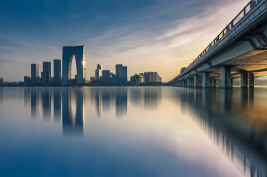江苏苏州金鸡湖湖滨城市风光