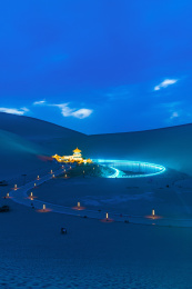 中国甘肃酒泉敦煌鸣沙山月牙泉夜景