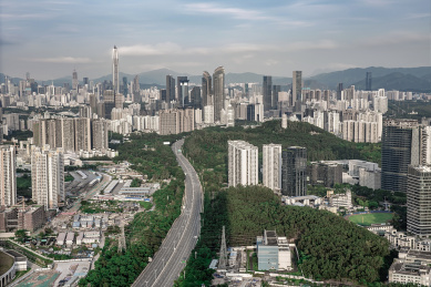 中国广东省深圳市城市风光和无车的公路