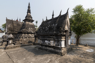 老挝琅勃拉邦古城的寺院建筑