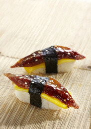 美味的日本料理,芒果鳗鱼寿司