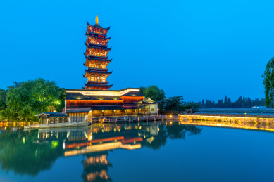 中国嘉兴桐乡乌镇西栅景区白莲塔夜景