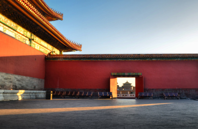 北京故宫夕阳下宫殿旁一隅