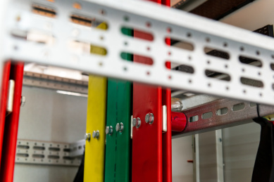 电气开关柜中的导电铜排安装