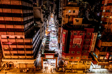 香港旺角庙街夏日俯视角度的五彩夜景
