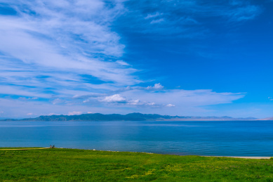 中国新疆博尔塔拉州博乐市国家级风景名胜区赛里木湖的夏季
