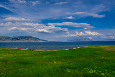 中国新疆博尔塔拉州博乐市国家级风景名胜区赛里木湖的夏季