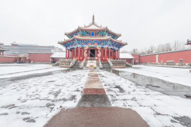 冬季风雪中的中国辽宁省沈阳清故宫的大政殿