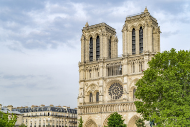 欧洲法国巴黎火灾后巴黎圣母院近景