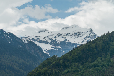欧洲瑞士因特拉肯雪山风貌