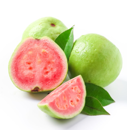 白底上的广西红心芭乐切面切瓣