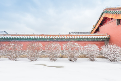 冬季风雪中的中国辽宁省沈阳清故宫的院落建筑