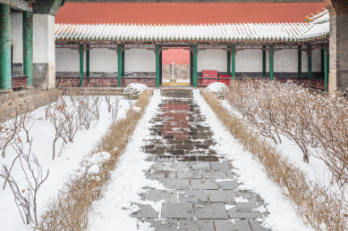 冬季风雪中的中国辽宁省沈阳清故宫的院落建筑