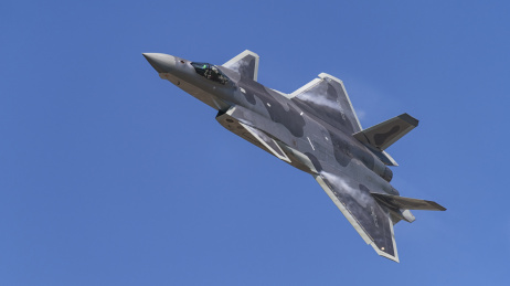 2018年珠海航展展示表演的歼20战斗机