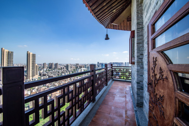 中国广东省佛山市南海区魁星阁观景楼台和城市建筑风光