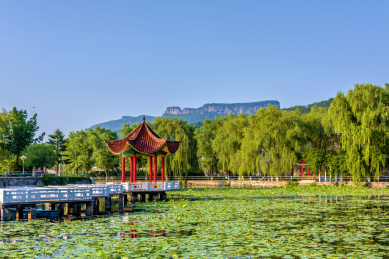 中国辽宁本溪桓仁县远眺五女山