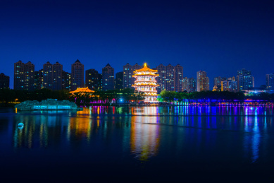陕西省西安市大唐芙蓉园望春阁夜景
