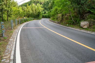 北京郊区妙峰山盘山公路路面素材