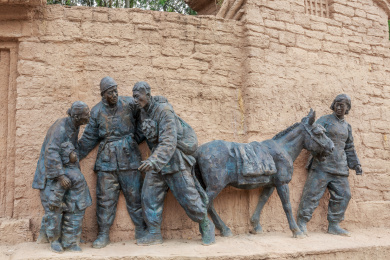 解放战争期间沂蒙人民拥军支前场景雕塑,中国山东省临沂市蒙阴县沂蒙