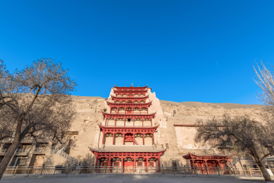中国甘肃酒泉敦煌千佛洞九层楼全景