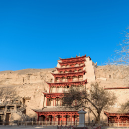 中国甘肃酒泉敦煌千佛洞九层楼全景