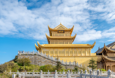 中国四川省峨眉山金顶的庙宇建筑