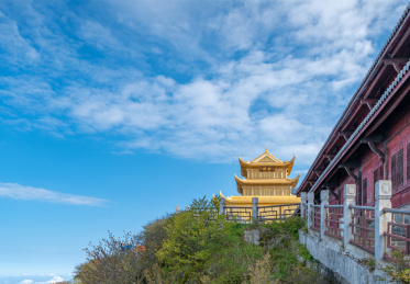 中国四川省峨眉山金顶的庙宇建筑