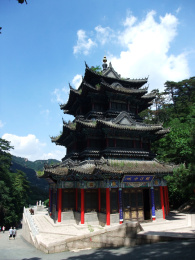 中国辽宁省鞍山市千山风景区大佛寺弥勒千佛阁