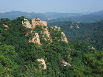 中国辽宁省鞍山市千山风景区天上天莲花峰