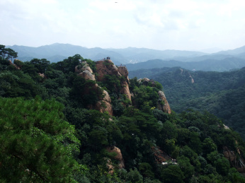 中国辽宁省鞍山市千山风景区天上天莲花峰