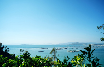 深圳南澳的蓝天碧海白沙滩