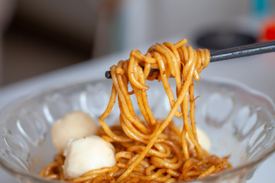 美食面食主食美味面条筷子透明碗特写