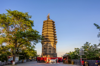 中国东北辽宁省抚顺市高尔山辽代古塔