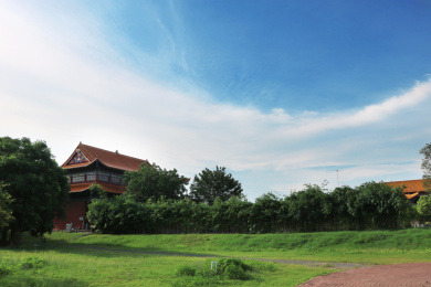 中国广东省茂名市灵惠寺大殿宝殿