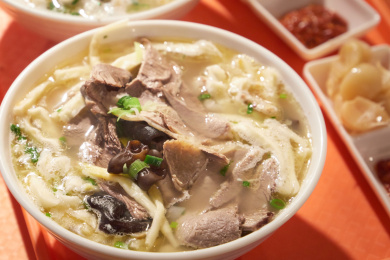生活场景下的青海特色小吃羊肉泡馍