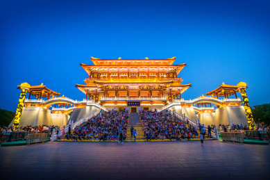 陕西省西安市大唐芙蓉园紫云楼夜景