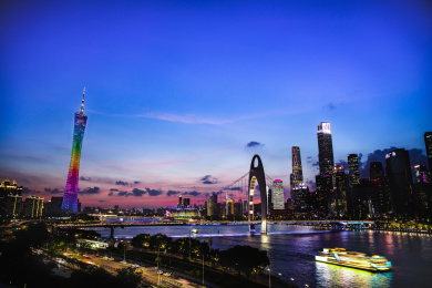 黄昏美丽的天空火烧云下的广州珠江新城和广州塔夜景